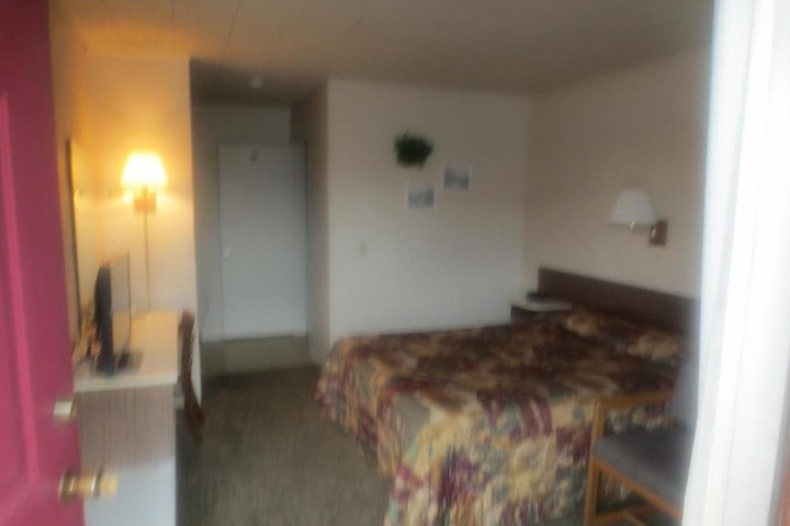 Room 13 of 18