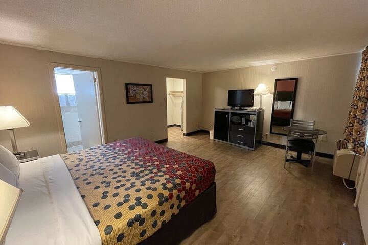 Room 2 of 5