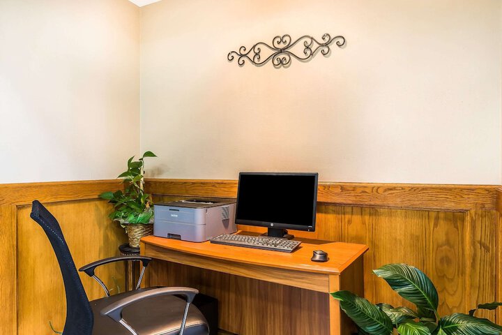 Business Center 41 of 41