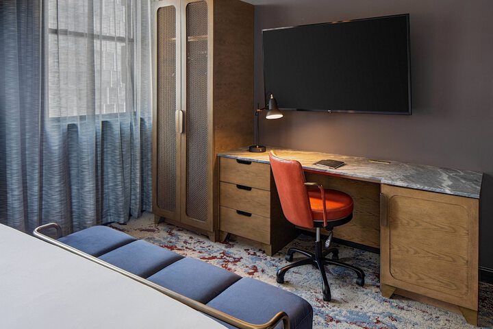 Room 28 of 84