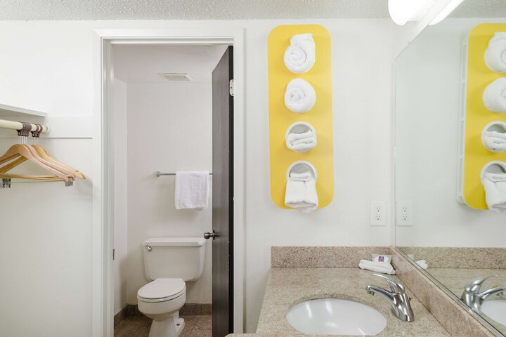 Room 18 of 38
