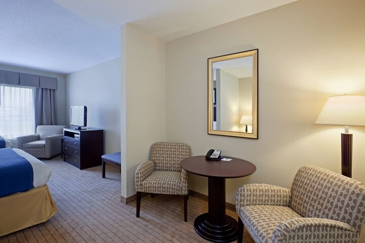 Room 11 of 36