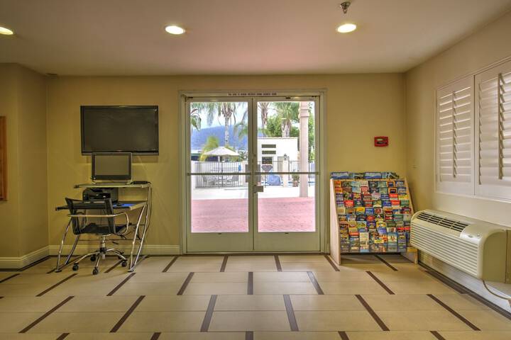 Business Center 21 of 22