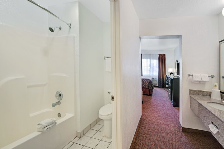 Room 15 of 22