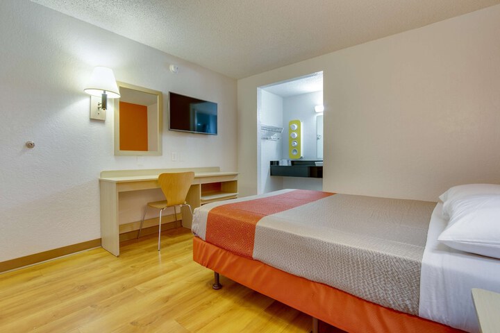 Room 19 of 32