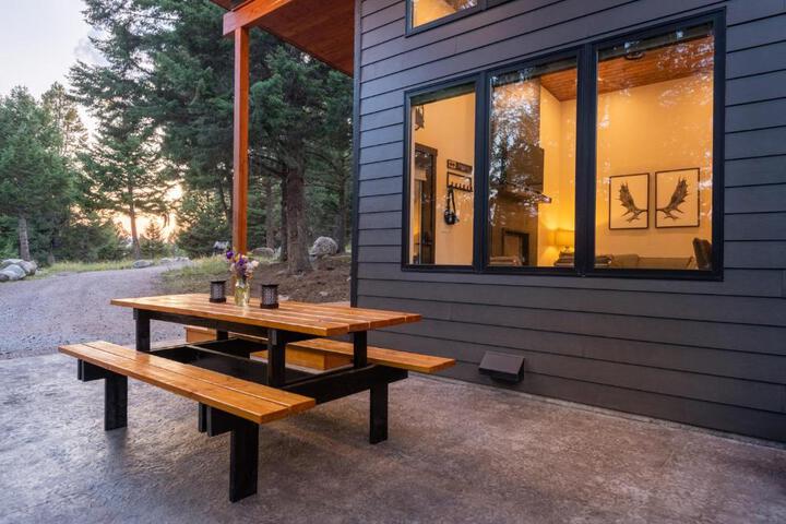 Granite Moose Hideaway Cabin