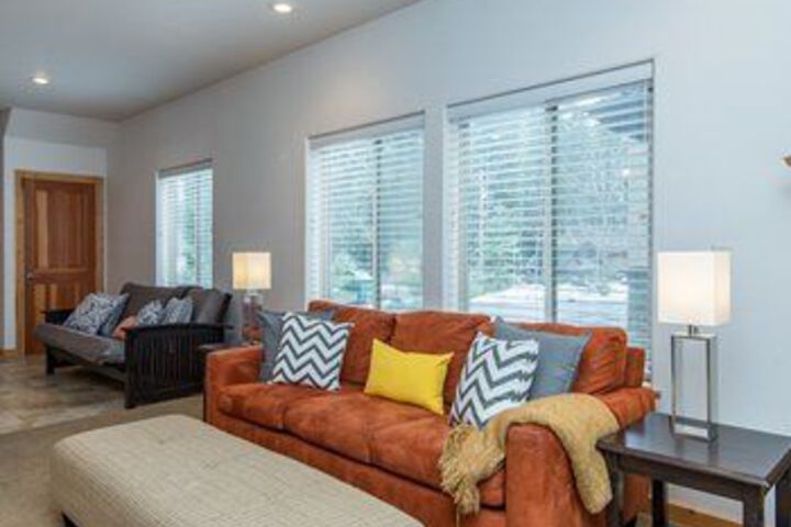 Spacious and Bright near Kings Beach by RedAwning