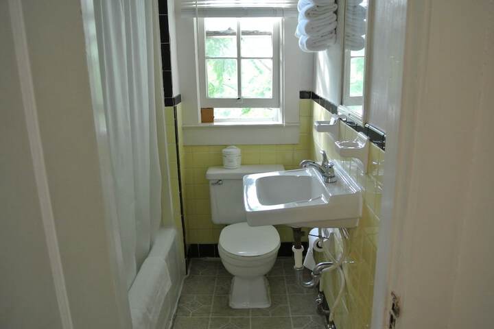RoseWood Inn