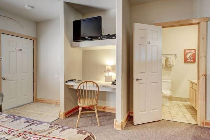 Eagle Fire Lodge & Cabins