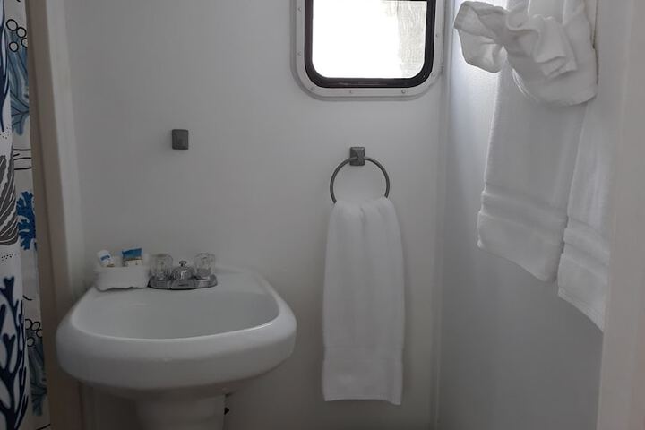Room 65 of 142