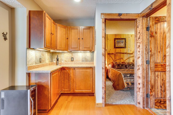 Ski-in / ski-out Granby Ranch Escape With Balcony!