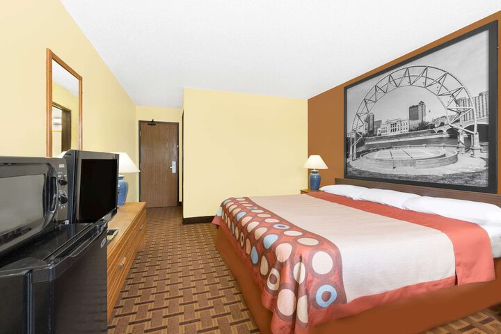 Room 12 of 15