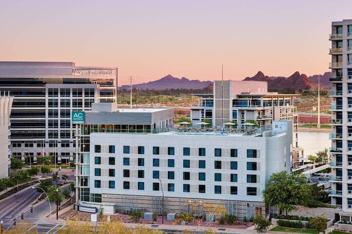 AC Hotel Phoenix Tempe / Downtown