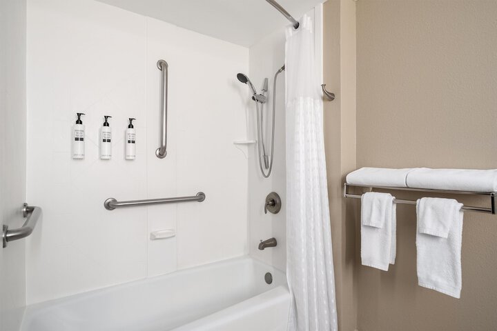 Embassy Suites by Hilton Seattle Tacoma International Airport