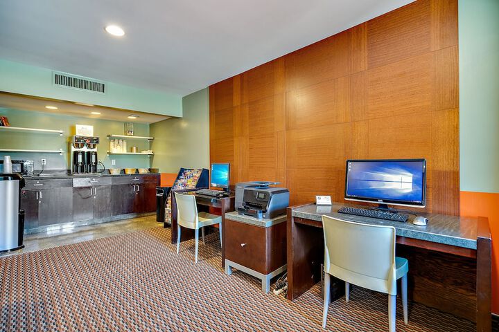 Business Center 76 of 79