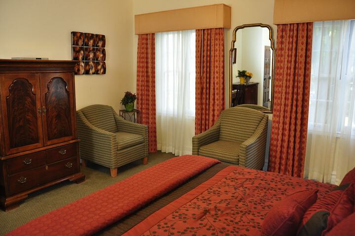 Room 102 of 221