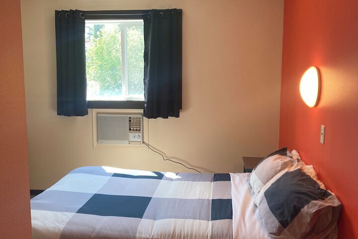 The Canterbury Inn of Downtown Invermere