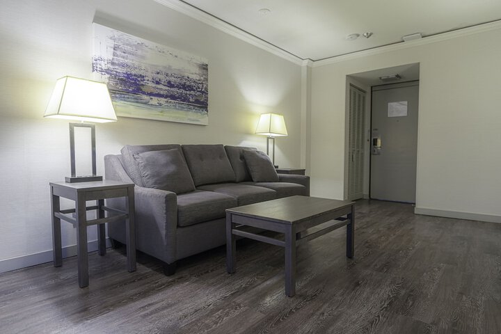 Room 10 of 68
