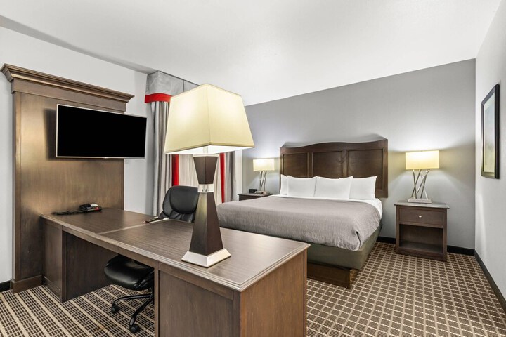 Quality Inn & Suites Pearsall