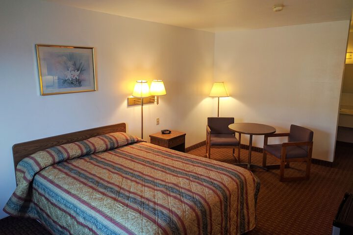 Room 9 of 18