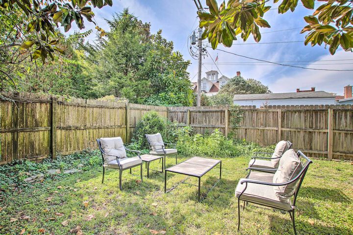 Cottage w / Yard Walk to Historic Attractions