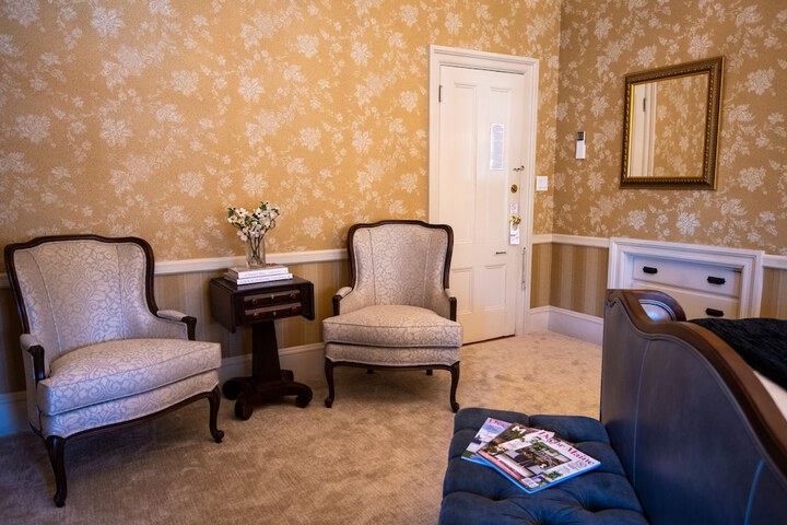 Room 102 of 143