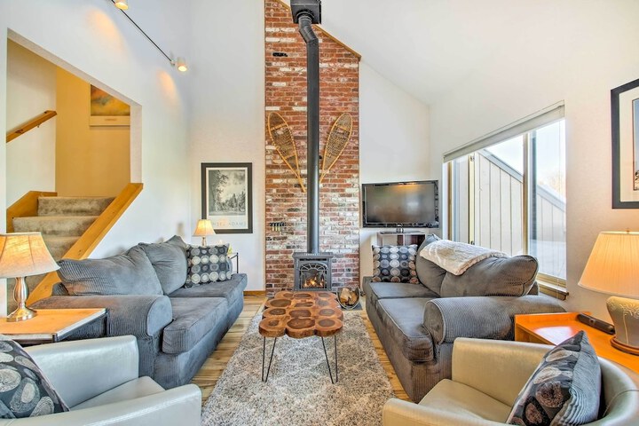3 Mi to Attitash Resort: Condo w / Mtn Views!