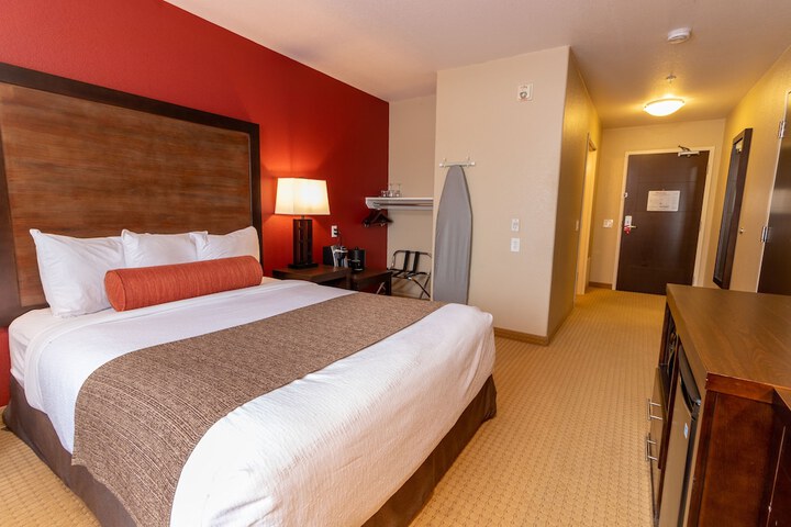 The Kanata by BCMInns Invermere
