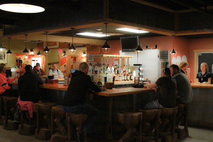 Lounge 73 of 85