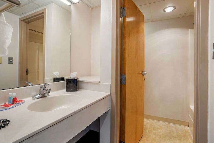 Room 22 of 40