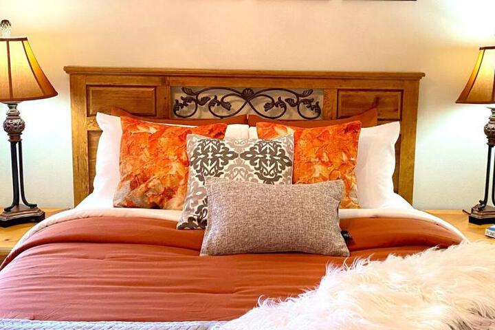 Spacious & comfy home in ultra-convenient location 2025 Traveller Award Winner