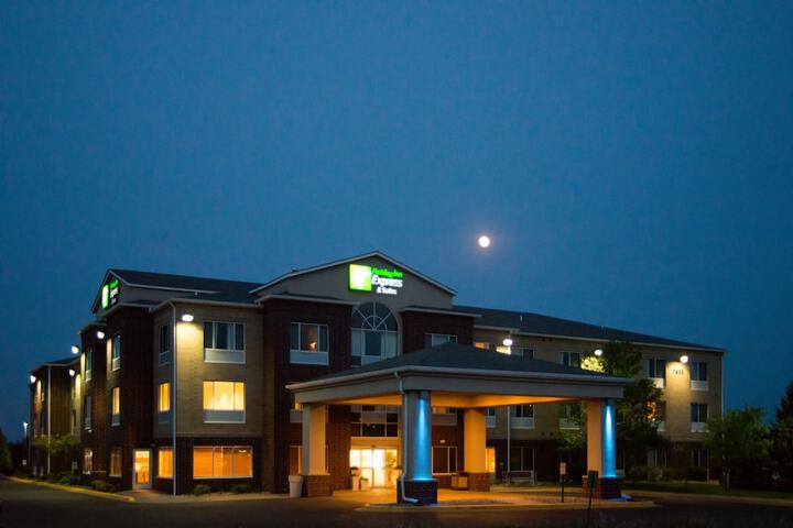 Holiday Inn Express Hotel & Suites Chanhassen by IHG