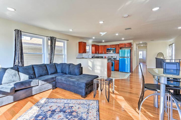 Bright Irvington Home 2 Mi to Prudential Center!