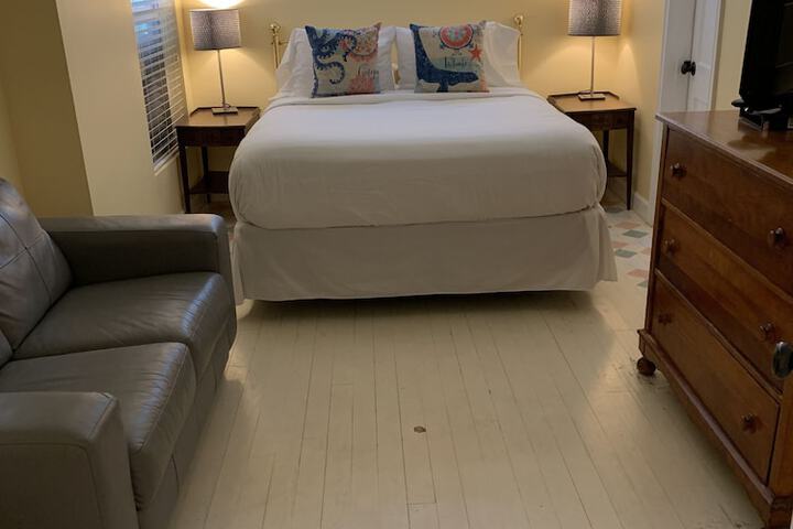 Room 27 of 71
