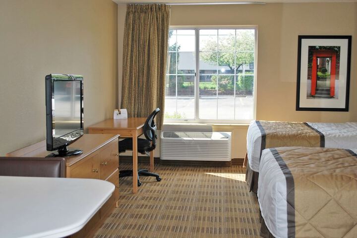 Room 15 of 32