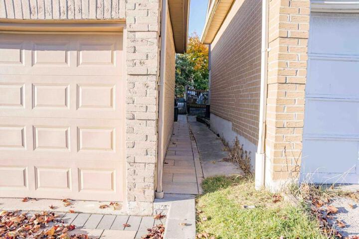 Adorable 3 Bedroom Apartment with Free Parking