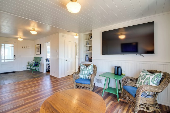 Scenic Bandon Vacation Rental w / Beach Access!