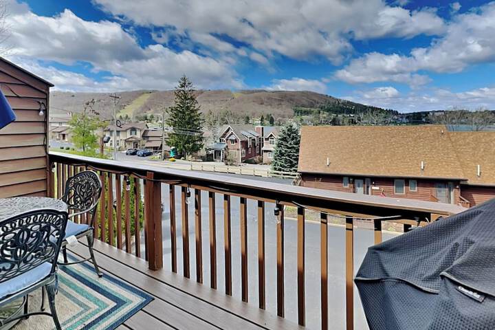 Sunplace 30 by Taylor Made Deep Creek