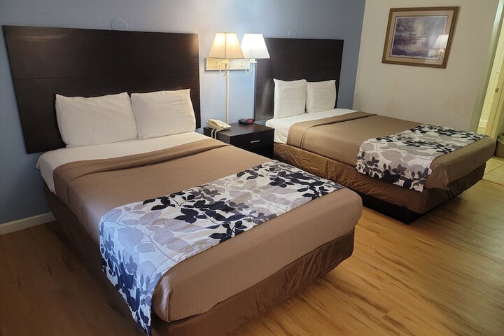 Room 10 of 18