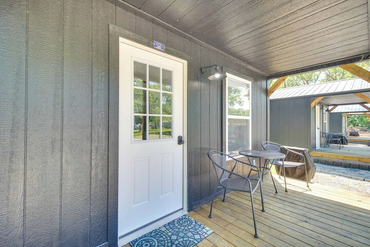 Close to Lake: Grove Cabin w / Shared Fire Pit!