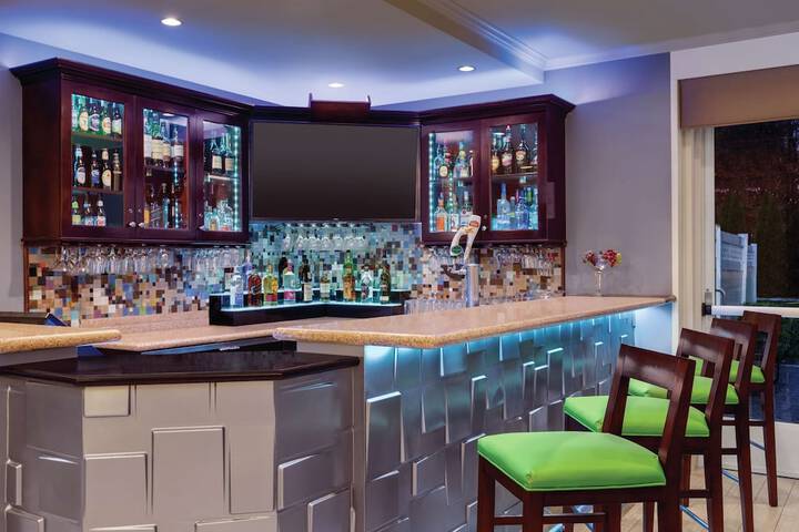 Lounge 38 of 41