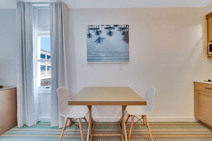 Room 52 of 75