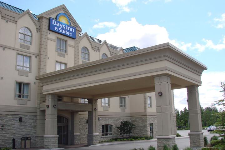 Days Inn & Suites by Wyndham Collingwood