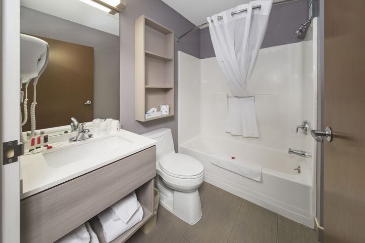 Room 9 of 30