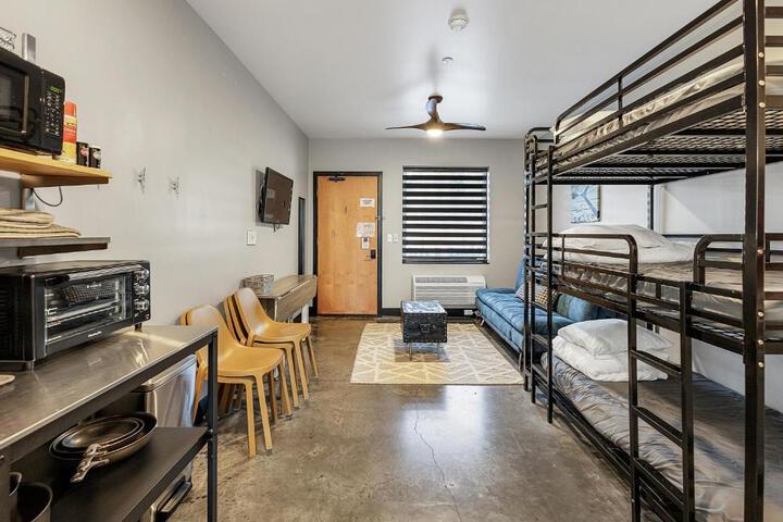 Travel themed group suite near Route 66
