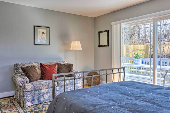 Downtown Brevard Retreat With Fire Pit & Deck!