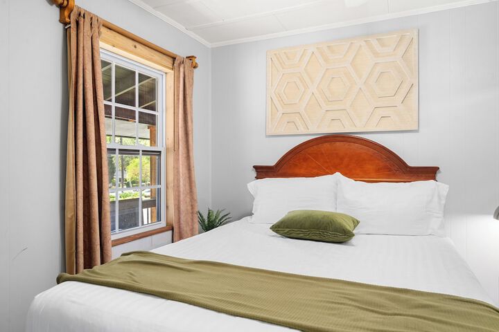 CedarWood Inn