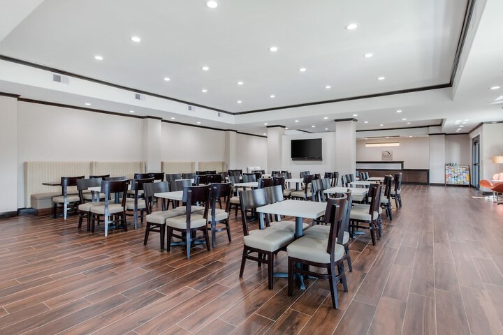 Breakfast/Coffee Service 29 of 33