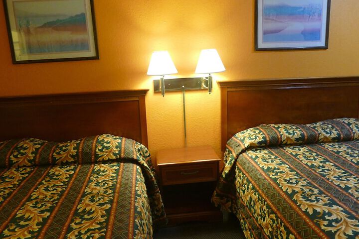 Room 10 of 16