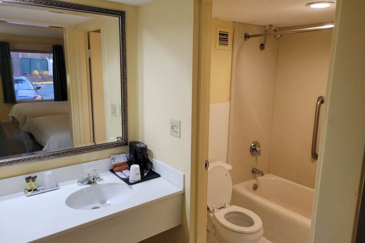 Room 8 of 12